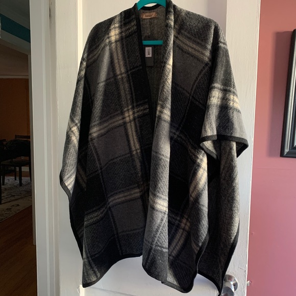 Patterned Poncho - Picture 1 of 4